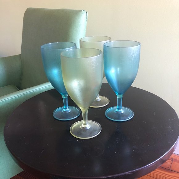 4 Plastic Wine Goblets Blue & Yellow-Green NWOT - Picture 2 of 6